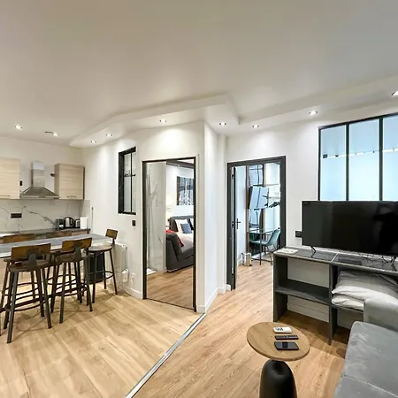 Urbanflat 173 - Beautiful Near Montparnasse Apartment Paris